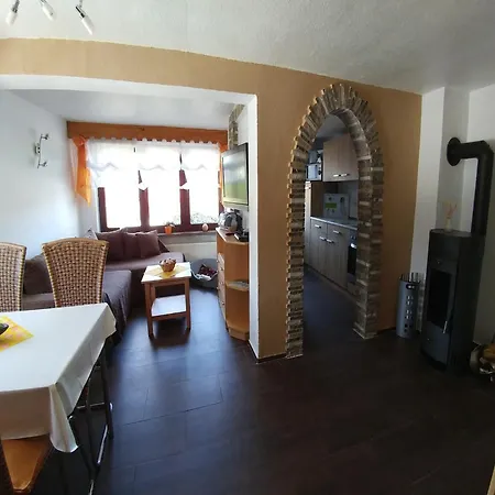 Sunlit Retreat With Garden, Cleaning Included Σπίτι διακοπών