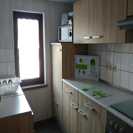 Σπίτι διακοπών Sunlit Retreat With Garden, Cleaning Included *