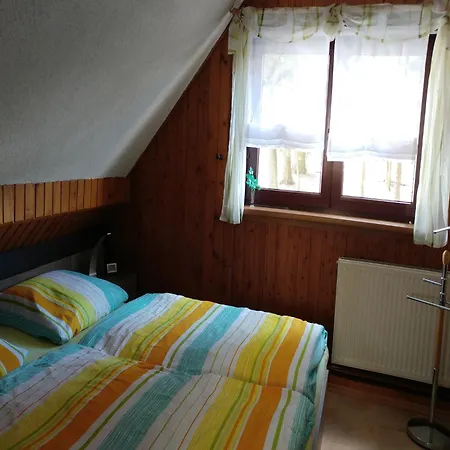 Sunlit Retreat With Garden, Cleaning Included Σπίτι διακοπών