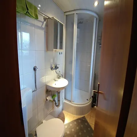 Σπίτι διακοπών Sunlit Retreat With Garden, Cleaning Included *